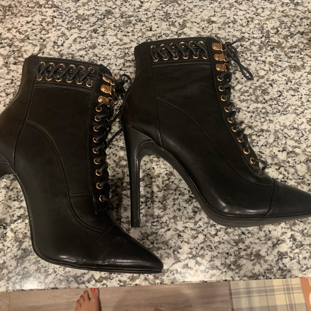 Heeled boots